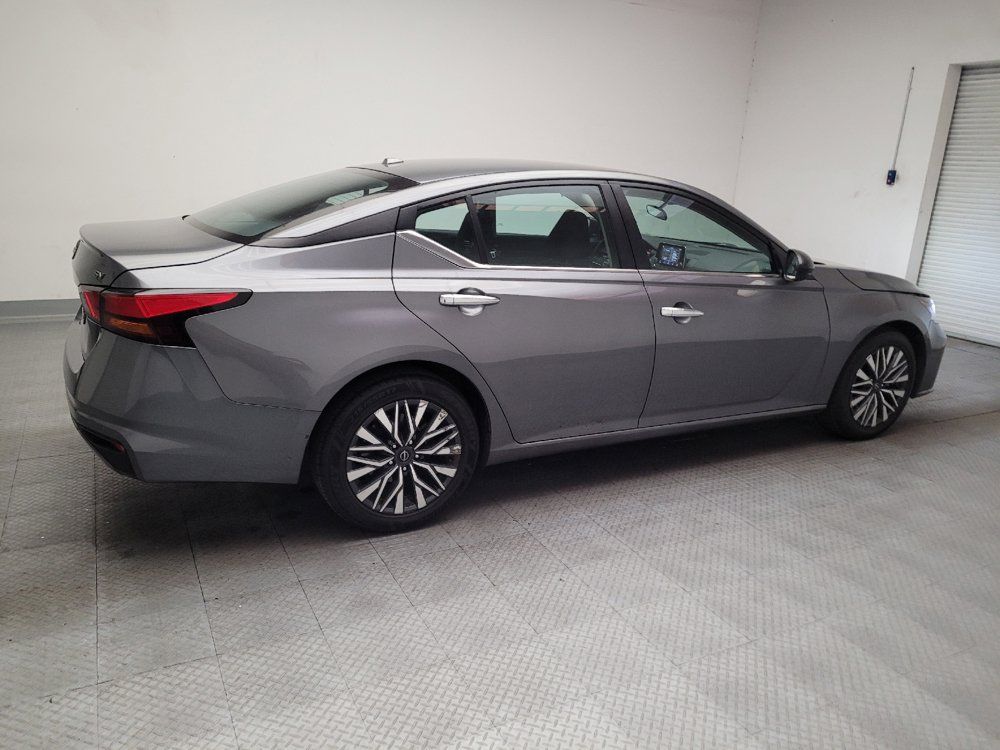 Used 2024 Nissan Altima 2.5 SV FWD image 10