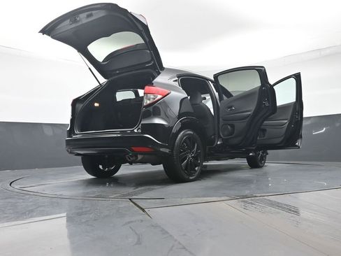Certified 2022 Honda HR-V Sport image 50