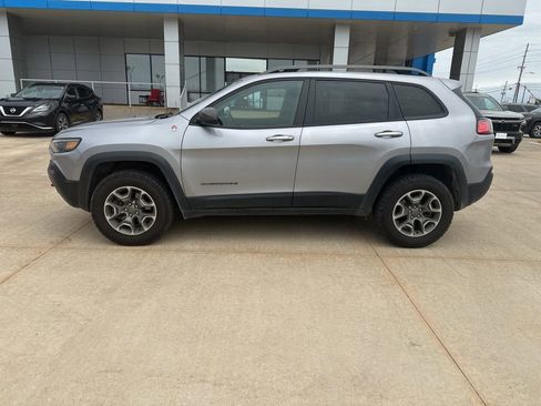 Used 2020 Jeep Cherokee Trailhawk AWD/4WD image 24