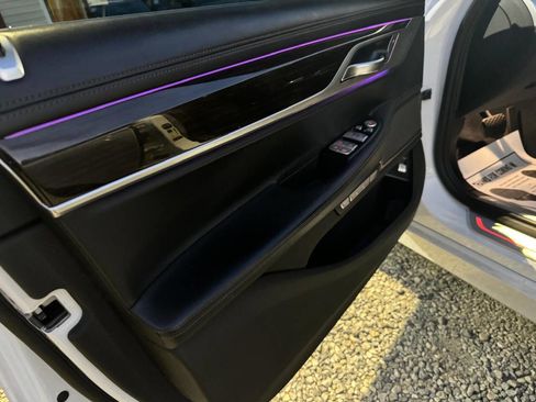 Used 2017 BMW 750i xDrive image 37