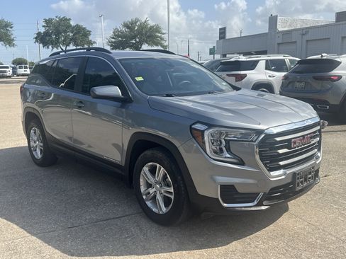 Used 2023 GMC Terrain SLE w/ Driver Convenience Package FWD image 10