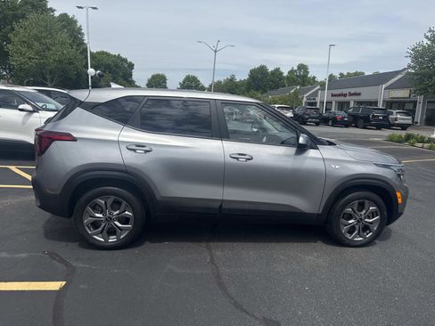 Used 2024 Kia Seltos LX AWD/4WD image 9