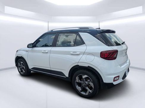 Used 2025 Hyundai Venue Limited FWD image 43