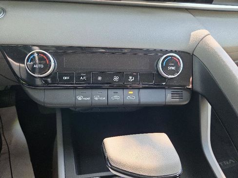 Used 2023 Hyundai Elantra SEL FWD image 14