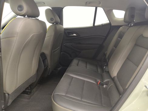 Used 2025 Chevrolet Trax ACTIV w/ Sunroof Package FWD image 18