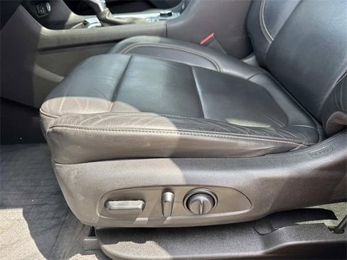 Used 2021 Chevrolet Traverse LT w/ LT Premium Package image 17