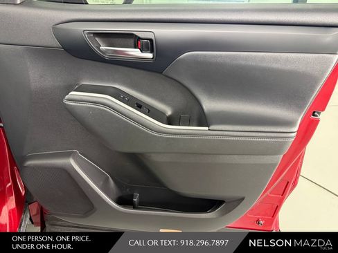 Used 2022 Toyota Highlander XSE FWD image 48