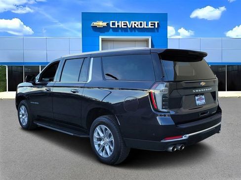 Used 2025 Chevrolet Suburban Premier image 5