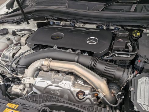 Certified 2025 Mercedes-Benz GLA 250 4MATIC image 40