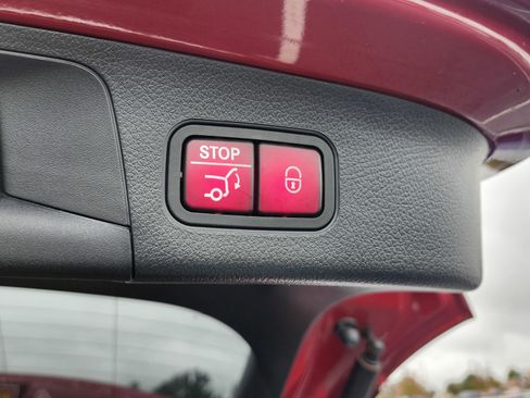 Used 2021 Mercedes-Benz GLA 250 4MATIC w/ Premium Package image 17