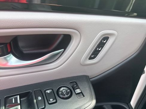 Certified 2025 Honda Pilot EX-L image 11