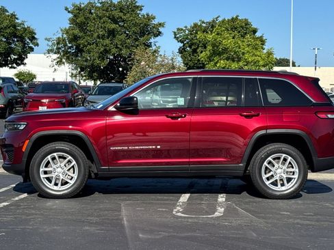 Used 2025 Jeep Grand Cherokee Laredo X w/ Luxury Tech Group I RWD image 7