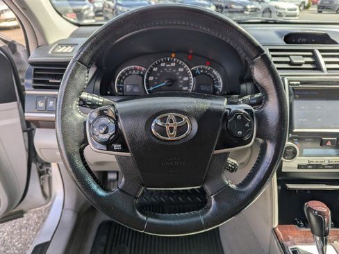 Used 2014 Toyota Camry XLE FWD image 10