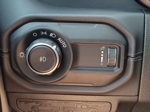 Used 2024 Jeep Wrangler Unlimited Sahara w/ Technology Group AWD/4WD image 28