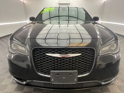 Used 2019 Chrysler 300 S RWD image 2