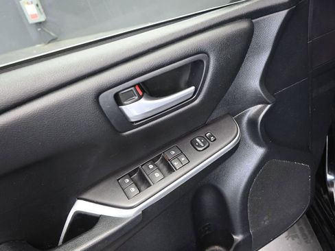 Used 2015 Toyota Camry SE image 22