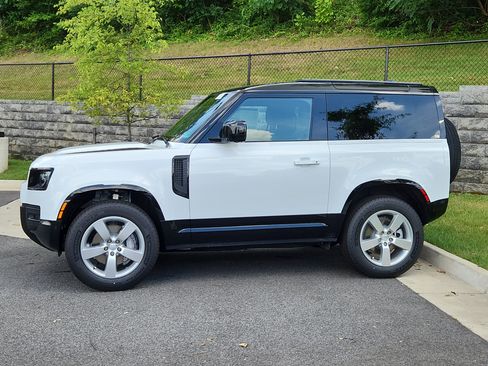 Used 2025 Land Rover Defender 90 X-Dynamic SE image 6