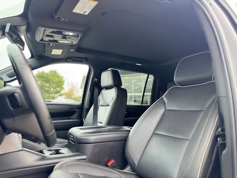 Used 2023 GMC Yukon XL SLT w/ Max Trailering Package AWD/4WD image 17