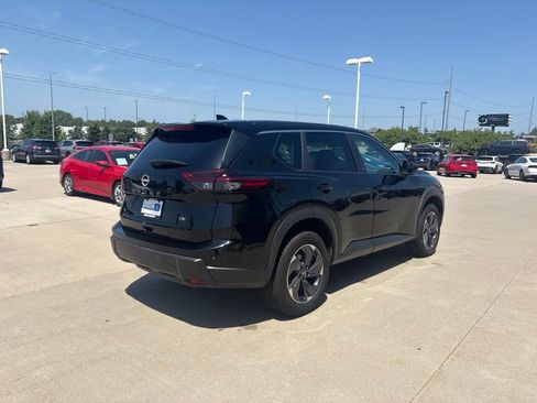 Used 2024 Nissan Rogue SV FWD image 5