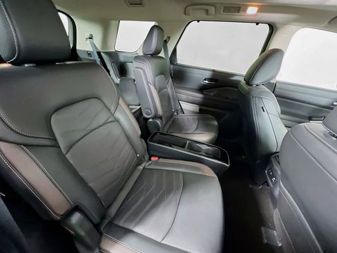 Used 2025 Nissan Pathfinder Platinum AWD/4WD image 29