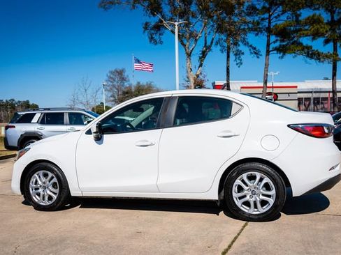 Used 2017 Toyota Yaris iA image 3