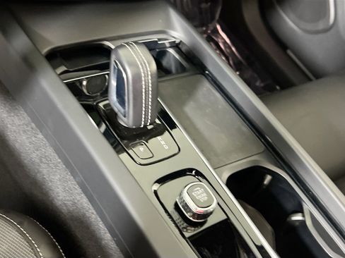 Used 2022 Volvo XC60 B5 R-Design w/ Advanced Package image 15