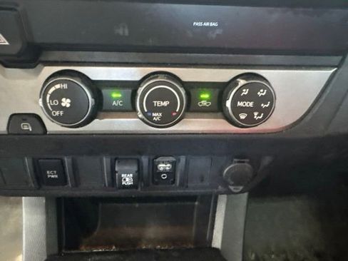 Used 2019 Toyota Tacoma SR5 RWD image 17