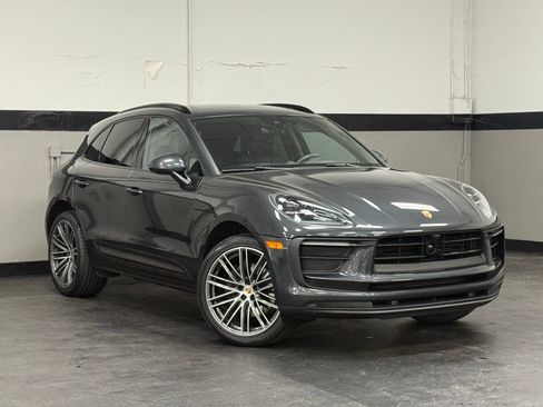 Used 2024 Porsche Macan w/ Premium Plus Package image 2