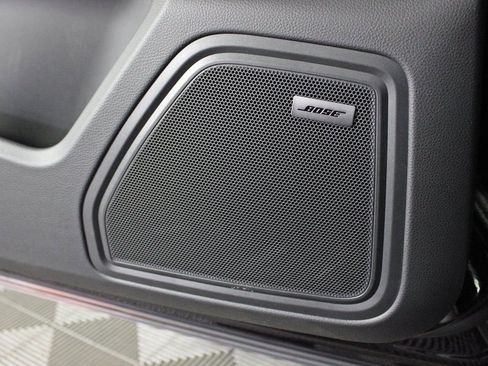 Certified 2025 Porsche Macan AWD/4WD image 17
