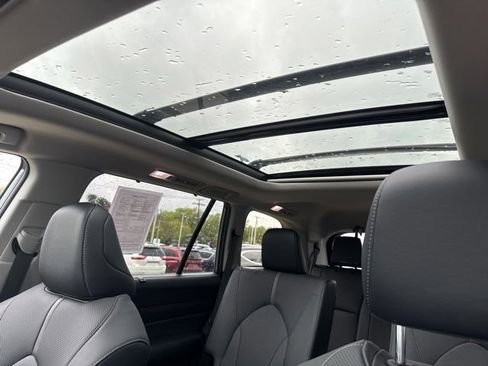 Used 2025 Toyota Grand Highlander AWD image 27