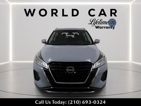 Used 2024 Nissan Kicks SV FWD image 2