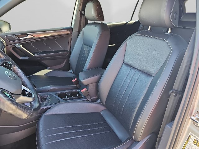 Used 2023 Volkswagen Tiguan SE R-Line FWD image 17