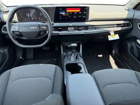 New 2025 Kia K4 LXS image 10