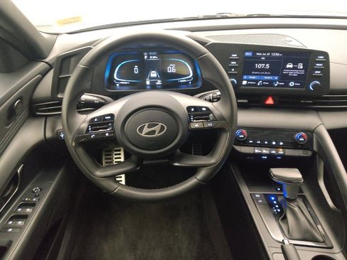 Used 2025 Hyundai Elantra Sport FWD image 22