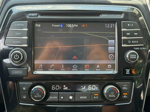 Used 2017 Nissan Maxima SR w/ Midnight Edition FWD image 22