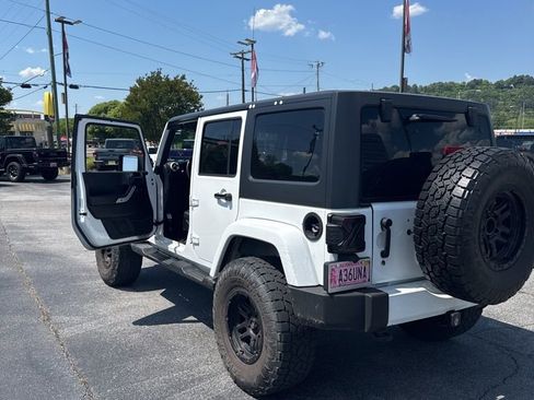 Used 2016 Jeep Wrangler Unlimited Sahara w/ Connectivity Group AWD/4WD image 7