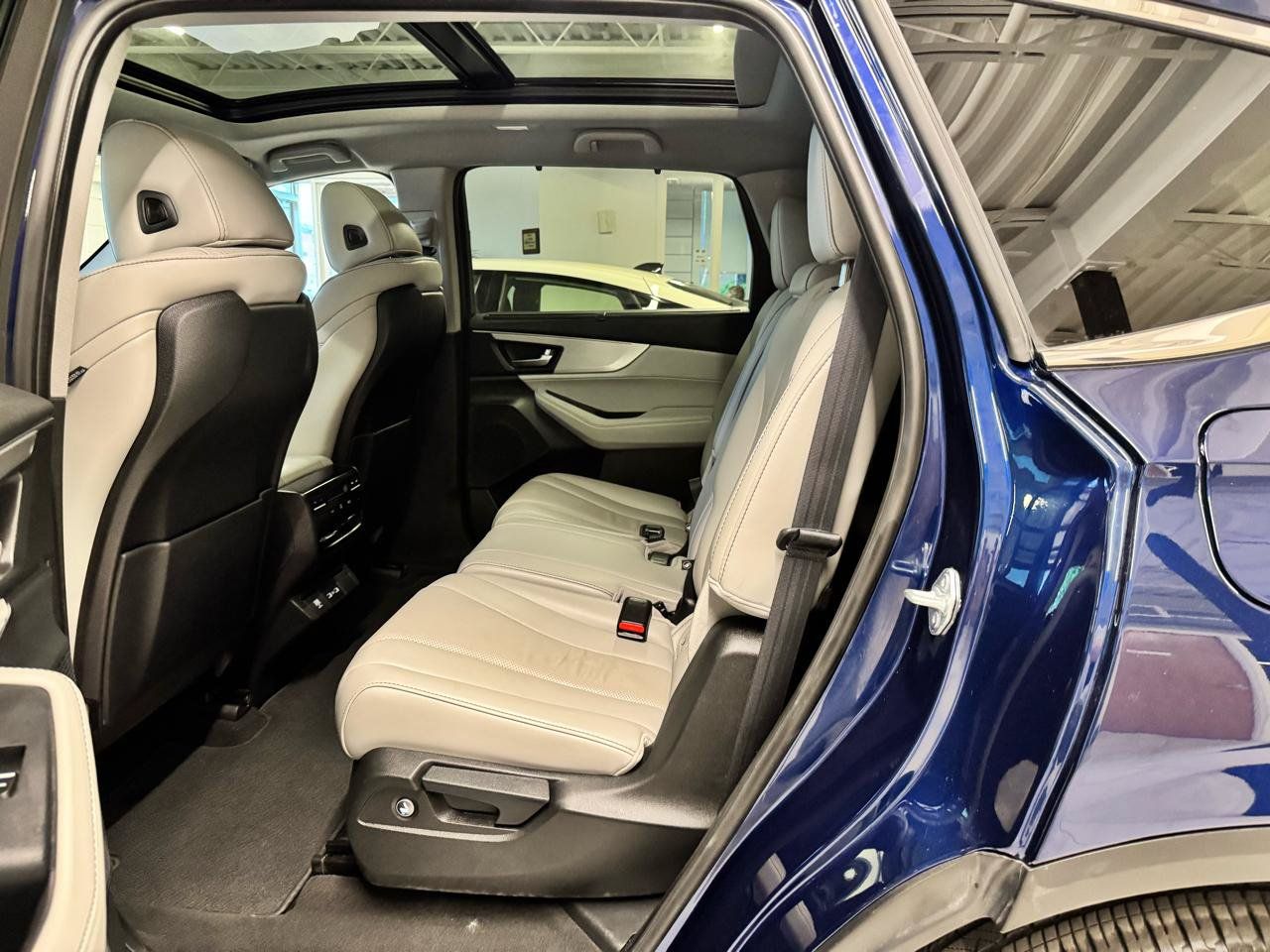 Used 2023 Acura MDX w/ Technology Package AWD/4WD image 21