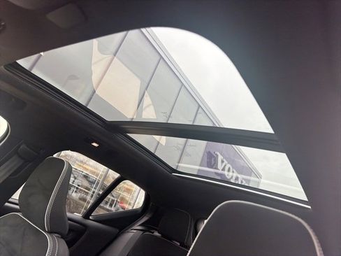 Certified 2025 Volvo XC40 B5 Plus image 26