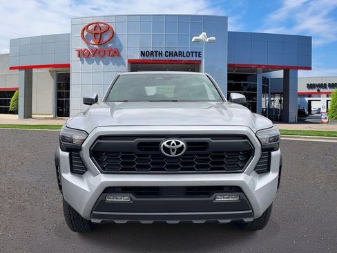 Used 2025 Toyota Tacoma TRD Off-Road AWD/4WD image 3