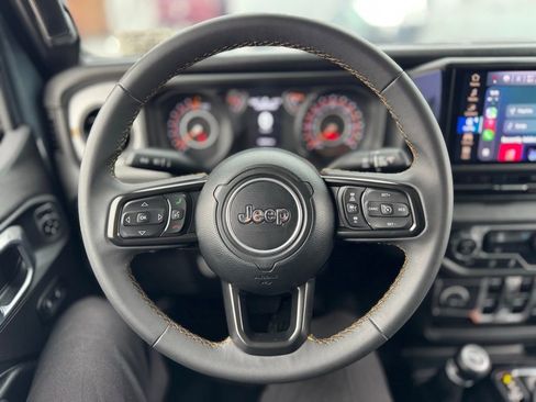 Used 2024 Jeep Gladiator Sport image 6