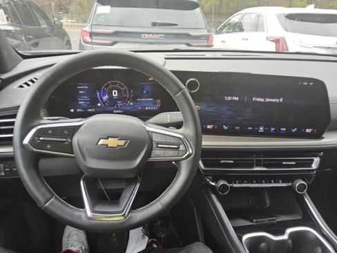 Used 2025 Chevrolet Traverse LT AWD/4WD image 7