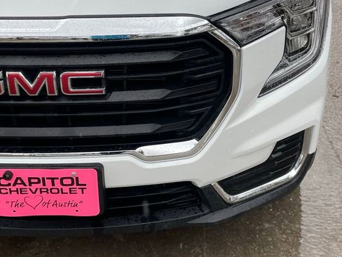Used 2024 GMC Terrain SLE image 7