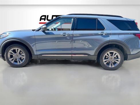 Used 2025 Ford Explorer Active w/ Active Comfort Package image 4