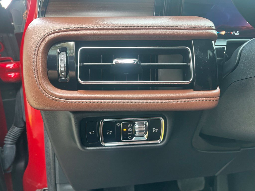 Used 2025 Lincoln Aviator Reserve w/ Equipment Group 201A AWD/4WD image 41
