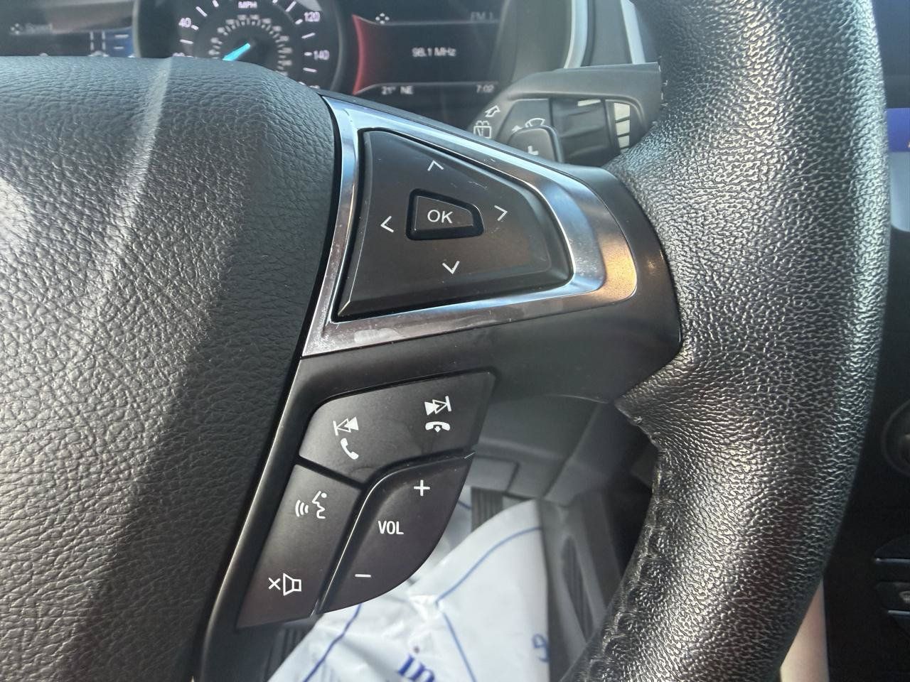 Used 2019 Ford Edge SEL w/ Cold Weather Package AWD/4WD image 28