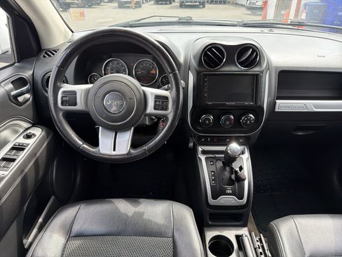 Used 2017 Jeep Compass Latitude AWD/4WD image 10