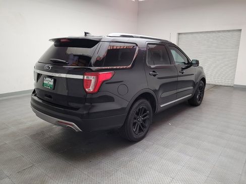 Used 2017 Ford Explorer XLT image 9