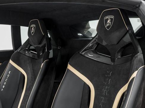Used 2024 Lamborghini Huracan Tecnica RWD image 19