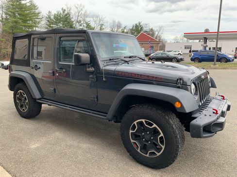Used 2017 Jeep Wrangler Unlimited Rubicon AWD/4WD image 3