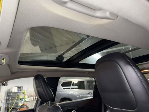 Used 2017 Jeep Cherokee Trailhawk w/ Comfort/Convenience Group image 21